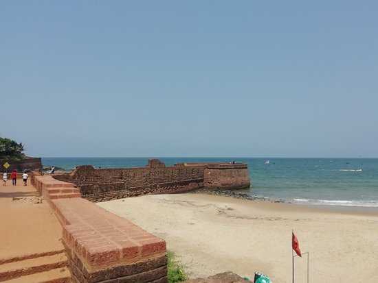 Sinquerim Beach Photo 3