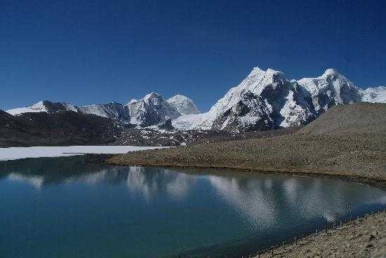 Gurudongmar Lake Photo 4