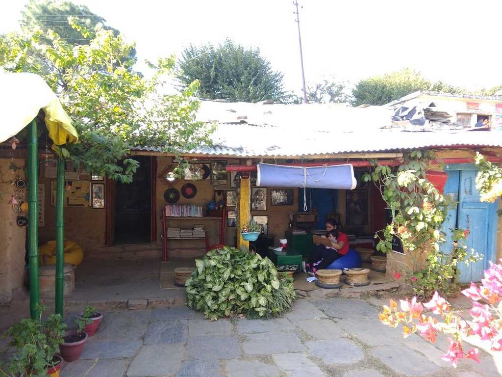 Lansdowne Trip Travel Cafe Photo 2